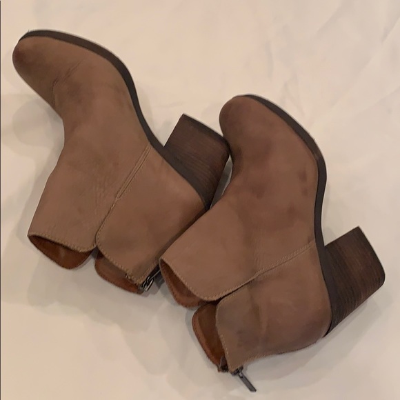 Lucky Brand Soft Brown Leather Ankle Boot Bootie - Picture 11 of 16